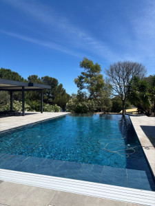Photo de galerie - Entretient d’une piscine sur saint clair une cliente satisfaite de Blue piscine services!