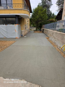 Photo de galerie - Couler une dalle béton balayer