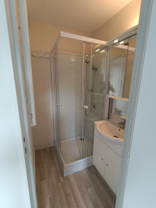 Photo de galerie - Réfection de salle de bain complète sol enduit peinture cabine de douche