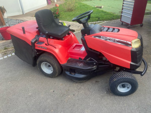 Photo de galerie - Réparation du grosse fuite d’huile moteur, révision et vente de ce tracteur tondeuse 