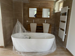 Photo de galerie - Installation de la baignoire 