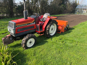 Photo de galerie - Micro tracteur avec enfouisseur de pierres