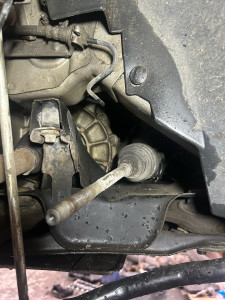 Photo de galerie - Dépose et repose rotule de direction. 