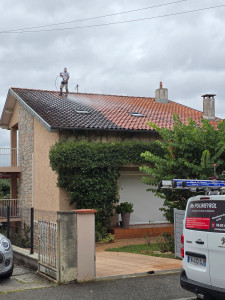 Photo de galerie - Nettoyage et Hydrofuge toiture 