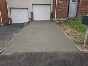 Photo de galerie - Allée de garage béton taloché
