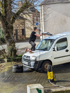 Photo de galerie - Nettoyage extérieur et intérieur de votre véhicule 