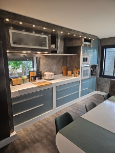 Photo de galerie - Réalisation d'une cuisine sur mesure, béton ciré ,éclairage ,plomberie,ameublement