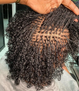 Photo de galerie - Coiffeuse afro spécialisé dans les locks 