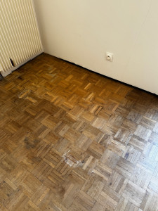 Photo de galerie - Ponçage complet de vieux parquet mosaïque en trois grains différents et vitrification pose d’un fond dur et 2 couches de vitrificateur 