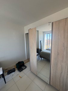 Photo de galerie - Montage armoire porte coulissante 