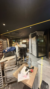 Photo de galerie - Réalisation d'un future chicken street. spot, suspension de luminaires. 