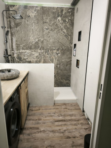 Photo de galerie - Réalisations complète d une salle de bain 
avec modifications de la plomberie 
étanchéité complète pose du bac a douche pose de capillaire 60x120 et 120x120