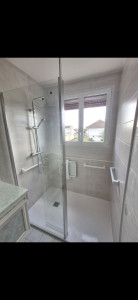 Photo de galerie - Remplacement baignoire par une douche adaptée aux personnes à mobilité réduite 