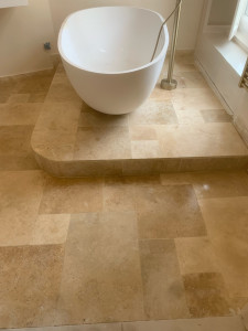 Photo de galerie - Creation estrade en wedi et pose carrelage 