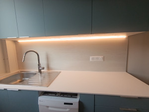 Photo de galerie - Éclairage LED cuisine sur mesure