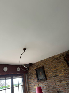 Photo de galerie - Réparation d’un plafond ou le plâtre était entrain de tomber rebouchage et deux couches de peinture 