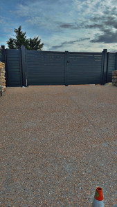 Photo de galerie - Portail Aluminium et lames Aluminium 