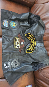 Photo de galerie - Reélargie un blouson en cuir qui était trop juste