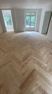 Photo de galerie - Pose en bâton rompu parquet massif sapin 