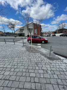 Photo de galerie - Pose de mobilier urbain 