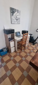 Photo de galerie - Bureau + étagère