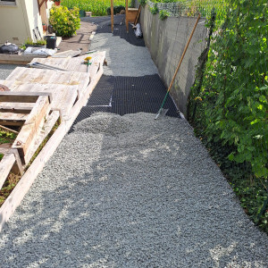 Photo de galerie - Gravier pose dans nis d'abeille 