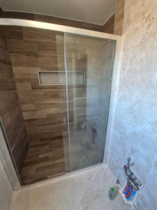 Photo de galerie - Instalation paroie de douche 