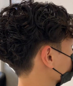 Photo de galerie - Une personne asiatique avec le cheveux bien raide a voulu faire faire une permanente