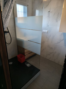 Photo de galerie - Aménagement d'une salle de bain complète.