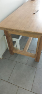 Photo de galerie - Peinture de mobilier en bois (la table était de la même couleur que le banc )