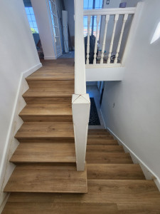 Photo de galerie - Pose d'un revêtement stratifié sur un escalier 