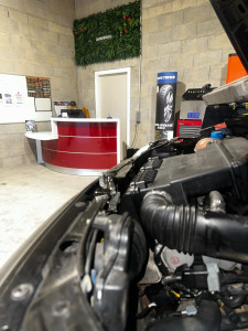 Photo de galerie - Chez Reprosport17 – Villedoux - La Rochelle  Entretien réparation toutes marques Diagnostic électronique précis  Travail propre, transparent Atelier équipé, organisé, sérieux Sur rendez-vous Contact direct – réponse rapide