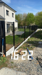 Photo de galerie - Cloture rigide 23M avec sous bassement en 50