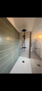 Photo de galerie - Réalisation d’une douche carrelage et paroi vitrée