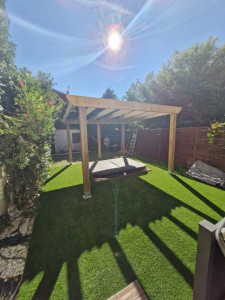 Photo de galerie - Construction d'une pergola (abri voiture) en bois.