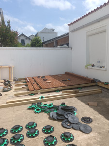 Photo de galerie - Terrasse intérieure dans une maison privée, installation de A à Z