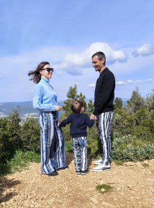 Photo de galerie - Jeans assortis pour la famille, confectionnés en coton issu de stocks dormants d'une grande maison de mode 