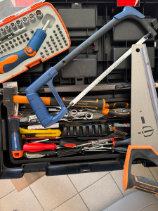 Photo de galerie - Disponible pour tous vos petits travaux du quotidien, intérieur extérieur