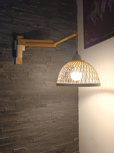 Photo de galerie - Pose d une magnifique applique dans une maison somptueuse à la campagne

Design intéressant et original avec un bras articulé permettant par exemple de mettre en valeur un mobilier 