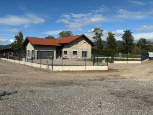 Photo de galerie - Pose d’une clôture avec soubassements 