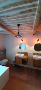 Photo de galerie - Rénovation d'une salle de bain , et remise en place des diffétents éléments, éclairages , miroirs etc...