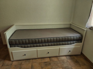 Photo de galerie - Montage d'un lit IKEA modèle Hemnes en 2h40 grâce à Allovoisin.