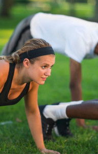 Photo de galerie - Running, renforcement musculaire, parcours sportif, cardio.  Cours en extérieur (Parc, forêt, Square)  Durée: 1h00  Effectif: 4 à 8 personnes - 25€/personne