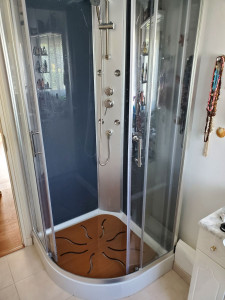 Photo de galerie - Montage cabine douche. 