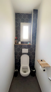 Photo de galerie - Rénovation d’un toilette complet carrelage mural pose du toilette suspendu plus peinture client satisfait mille merci pour votre confiance ✅