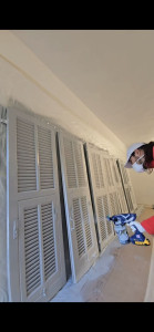 Photo de galerie - RENOVATION DE VOLETS ANCIENS
PONÇAGE
MASTIC
PEINTURE AU PISTOLET AIRLESS