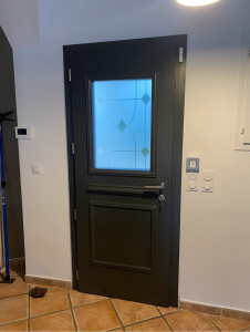 Photo de galerie - Pose d’une porte d’entré 