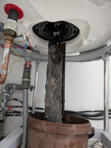 Photo de galerie - Démontage corp de chauffe ballon d'eau chaude qui a 2ans pour détartrage.