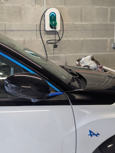 Photo de galerie - Borne de recharge 11kW triphasé 