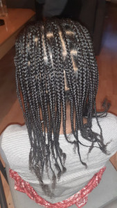 Photo de galerie - Bonjour,
je coiffe aussi les enfants. je me ferai une joie de répondre à ton besoin.